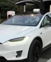 Tesla Model X 90D